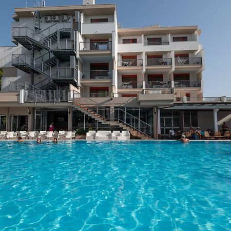 Hotel Club La Villa Martinsicuro Exterior photo
